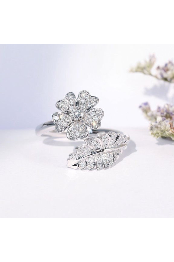 Women's Flower Diamond Ring Sparkling Crystal Inlaid Brass Plated Adjustable Band For Wedding Gift Elegant Gem