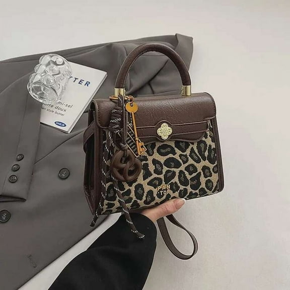 Women's Leopard Print Retro Shoulder Bag with Winter Vibe for Fashionable Carry-All
