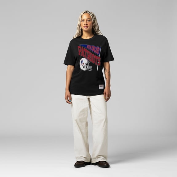 Women's Mitchell & Ness  Black New England Patriots Team Dynamic Boyfriend T-Shirt