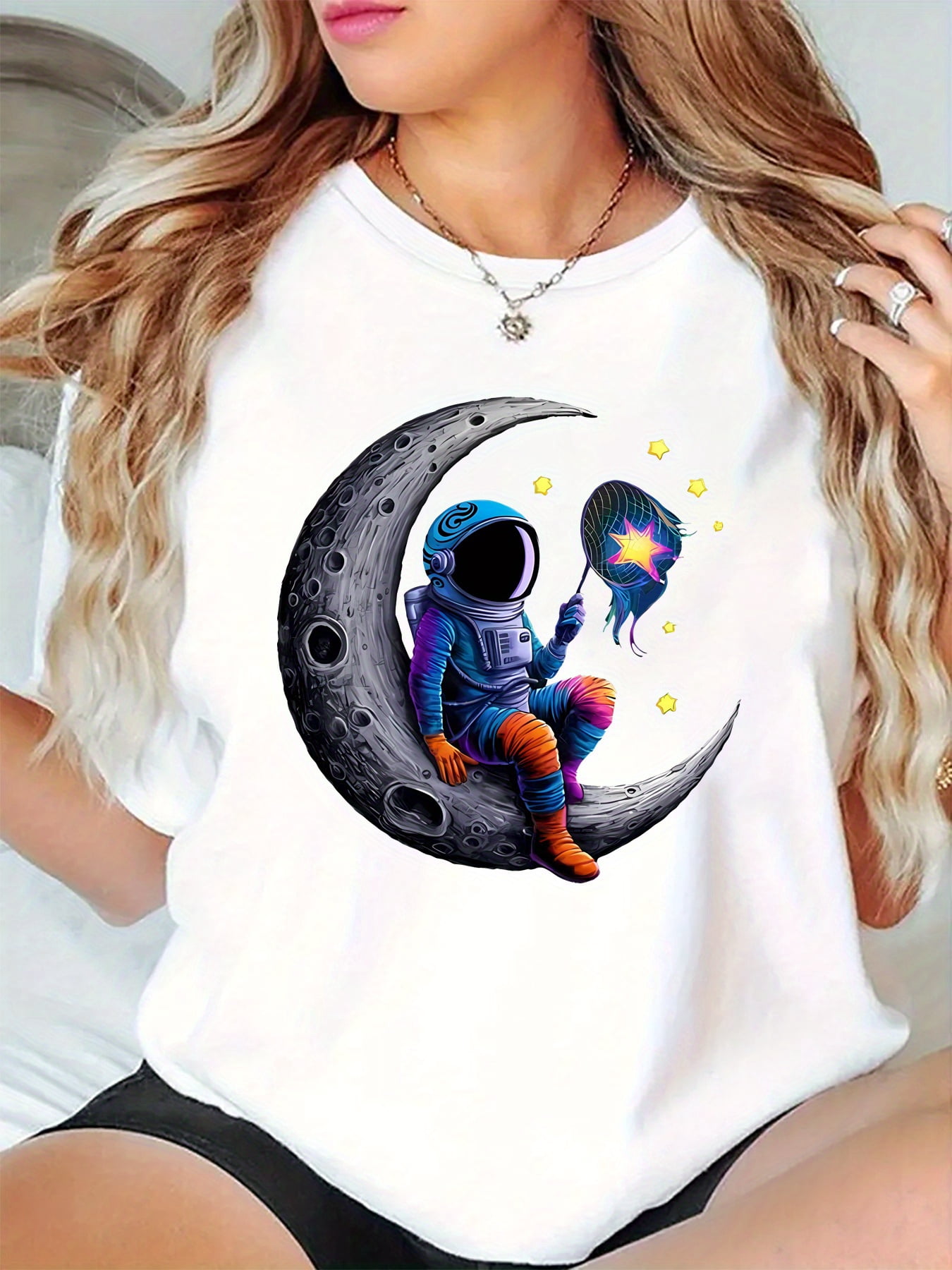 Women's Moon and Astronaut Graphic T-Shirt, Short Sleeve - Walmart.com