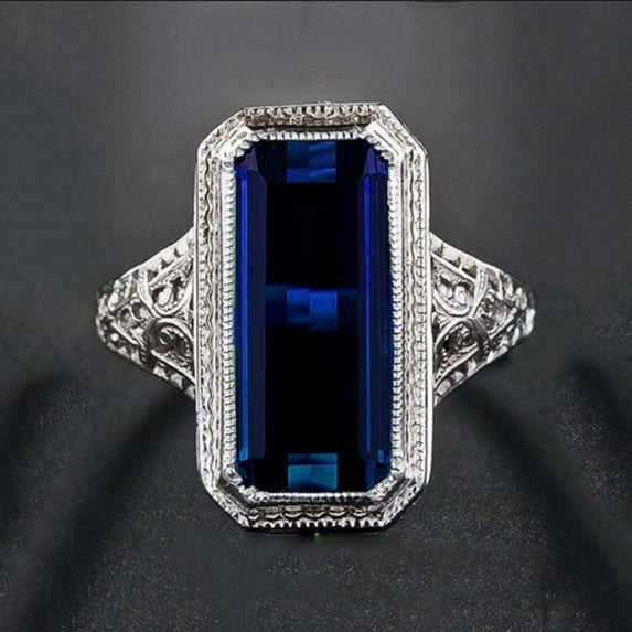 Women's Natural Emerald Large Rectangular Inlaid Zircon Ring