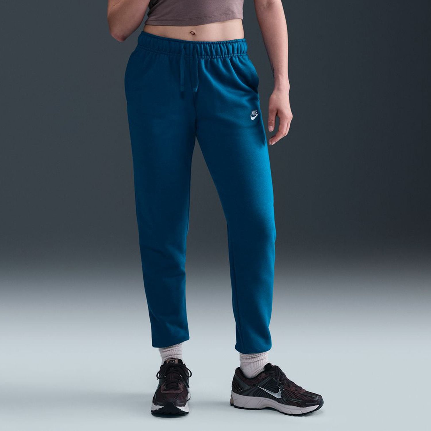 なぁ Women's Nike Sportswear Club Fleece Midrise Joggers Color: Green