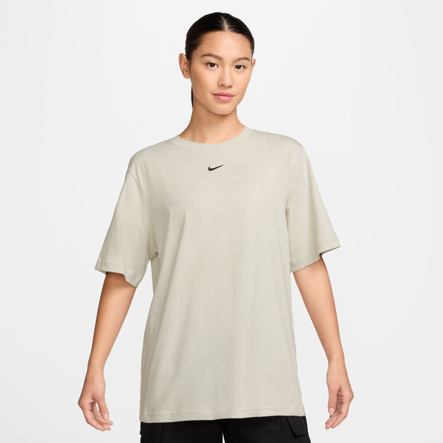 nike sportswear essential nike t shirt women's medium