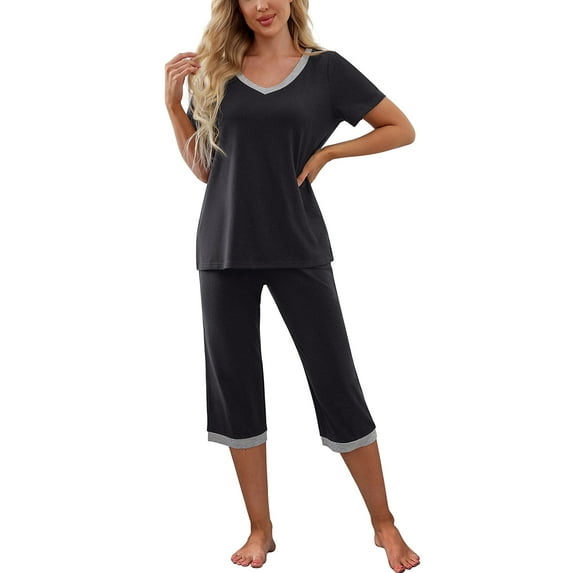 Women's Pajama Set Short Sleeve Shirt and Capri Pants Sleepwear Loungewear Pjs Sets with Pockets