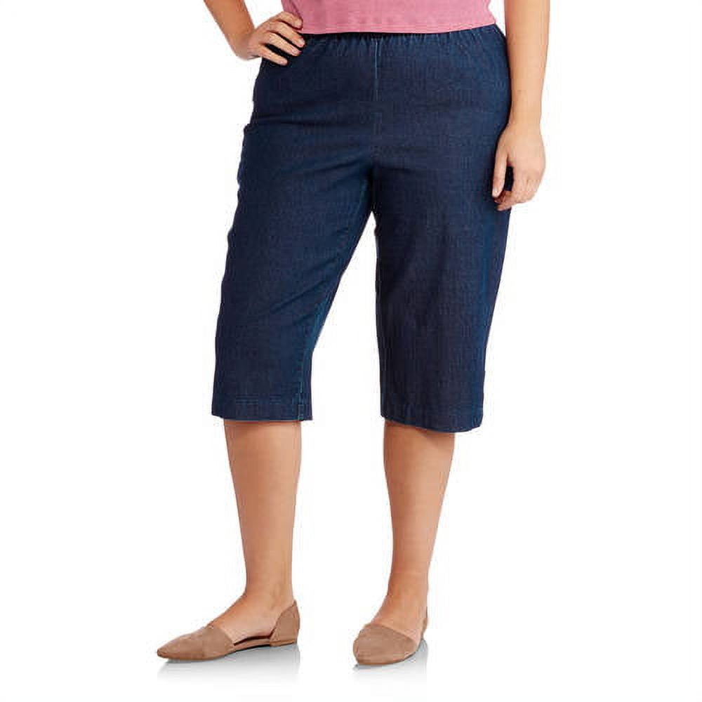Women's Plus-Size Pull-On 17in Stretch Capris with Pearl Button