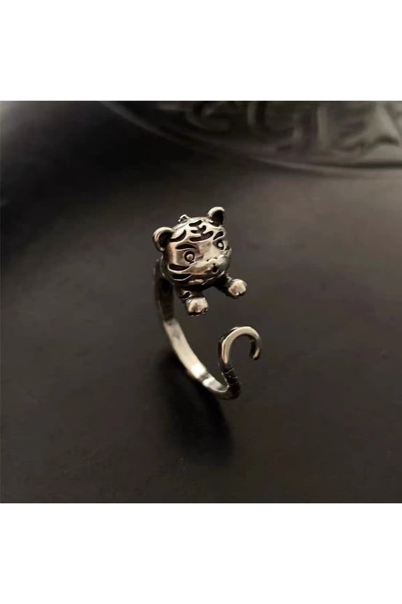 Women's Retro Fashion Tiger Distressed Ring