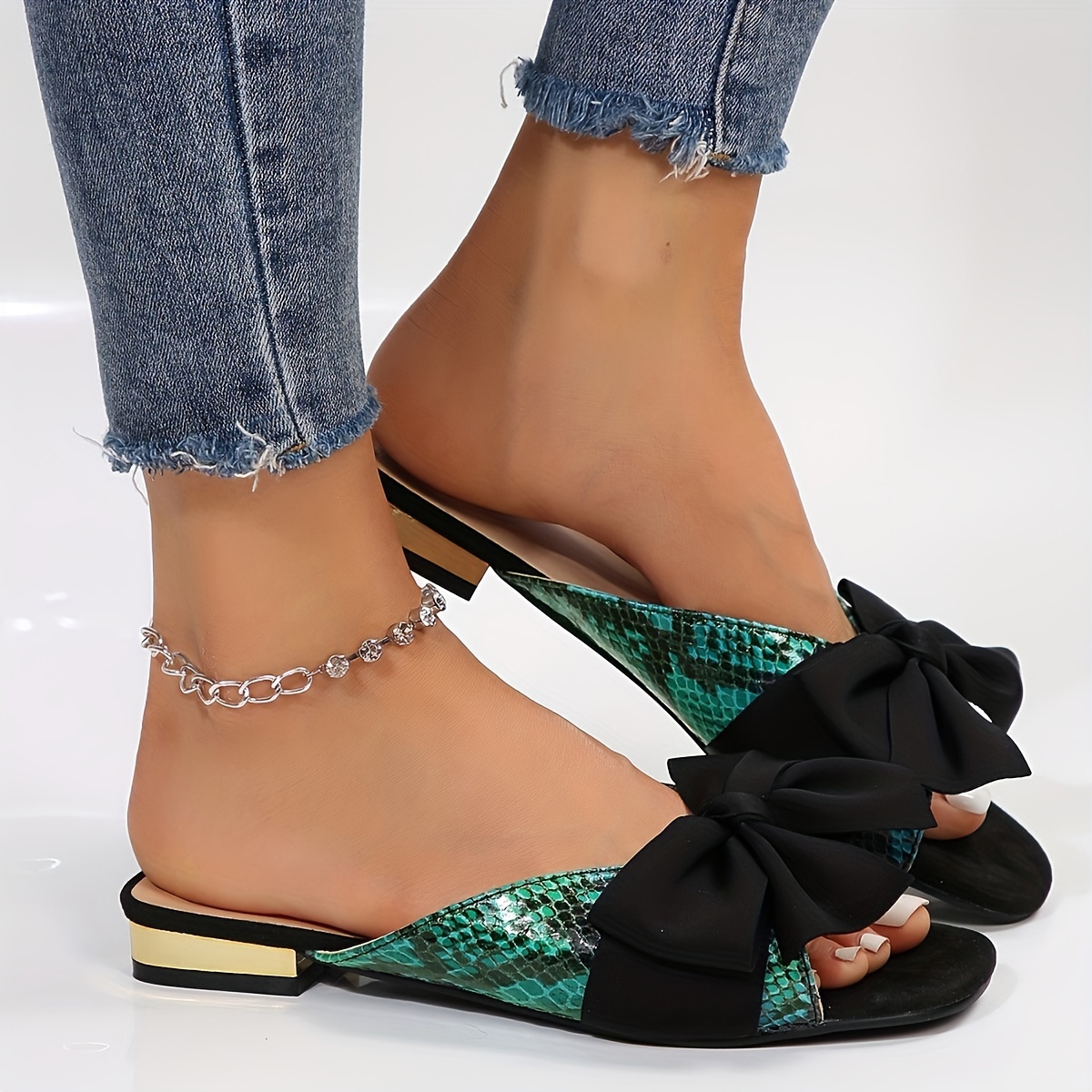 Low heel snakeskin shoes deals