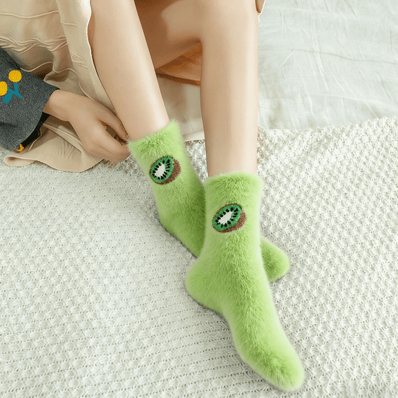 Women's Winter Fruit Pattern Home Socks, Coral Fleece and Mink Plush Lined Slipper Socks, Cozy Quarter-Length Sleep Socks, Non-Slip Warm House Socks for Indoor Wear - Green