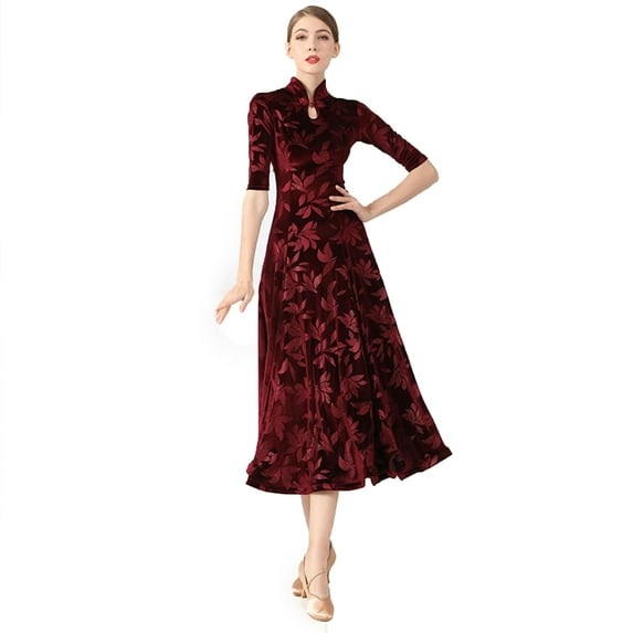 Women's evening cheongsam long dress. Short - sleeve, slim - fit maxi. Floral faux silk, stand - collar bodycon style.