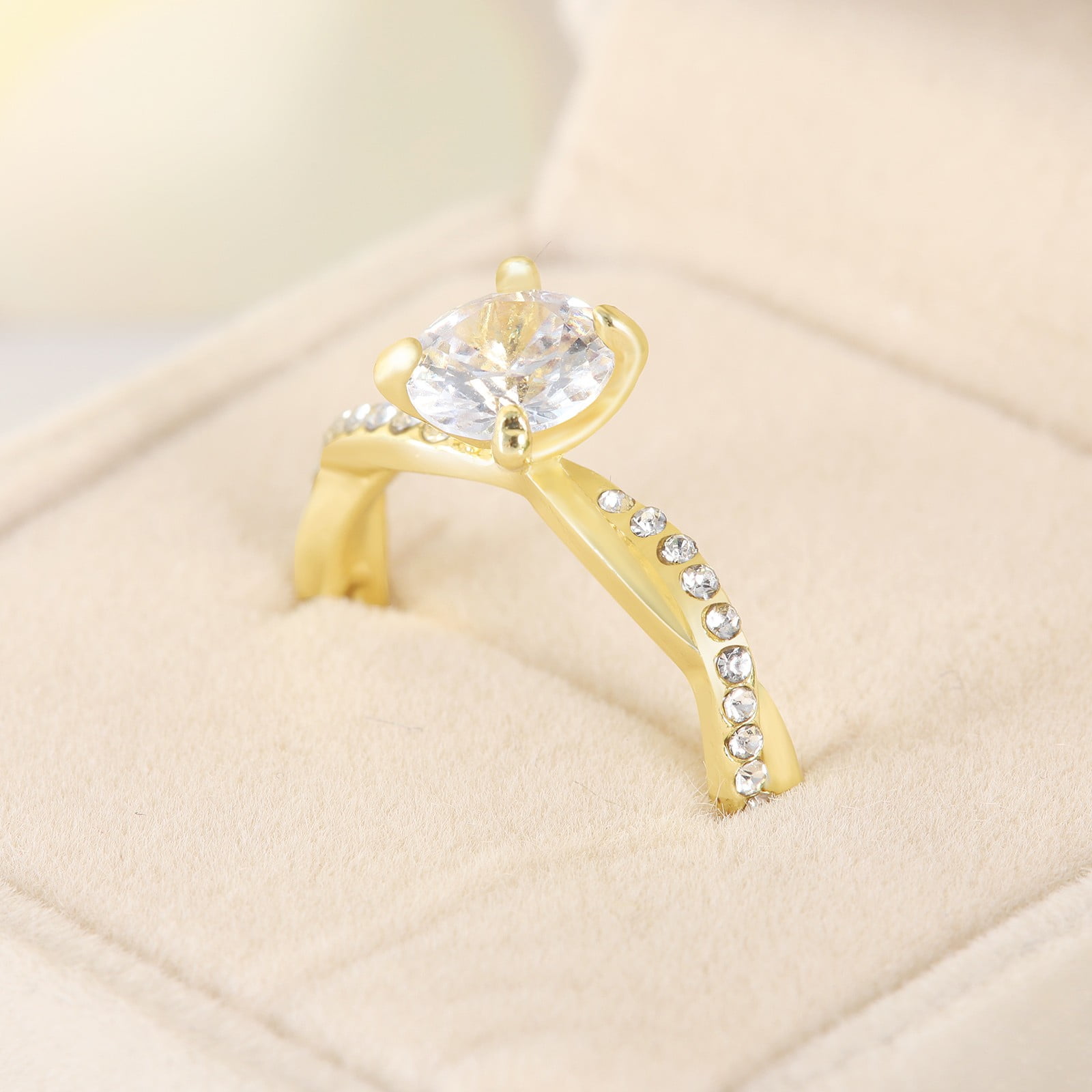 Women's ring, zircon sparkling diamond ring with beautiful