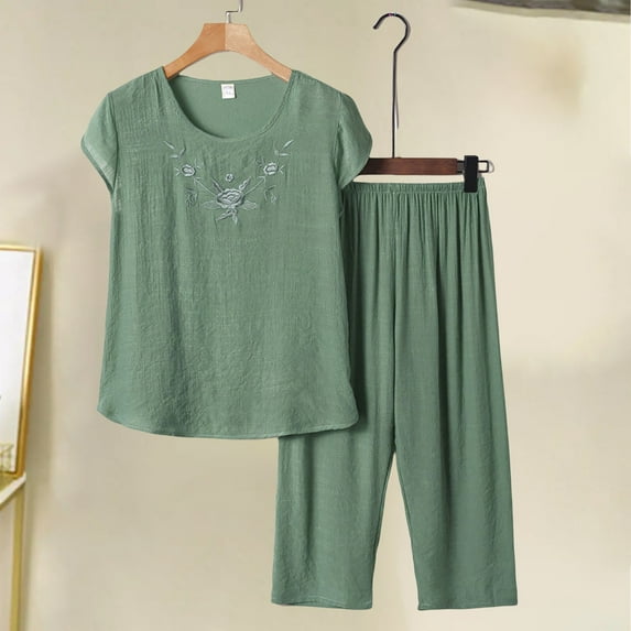 Womens Pajamas Plus Size Set Short Sleeved 3/4 Length Pants Two Piece for Middle and Elderly People Home Wear.