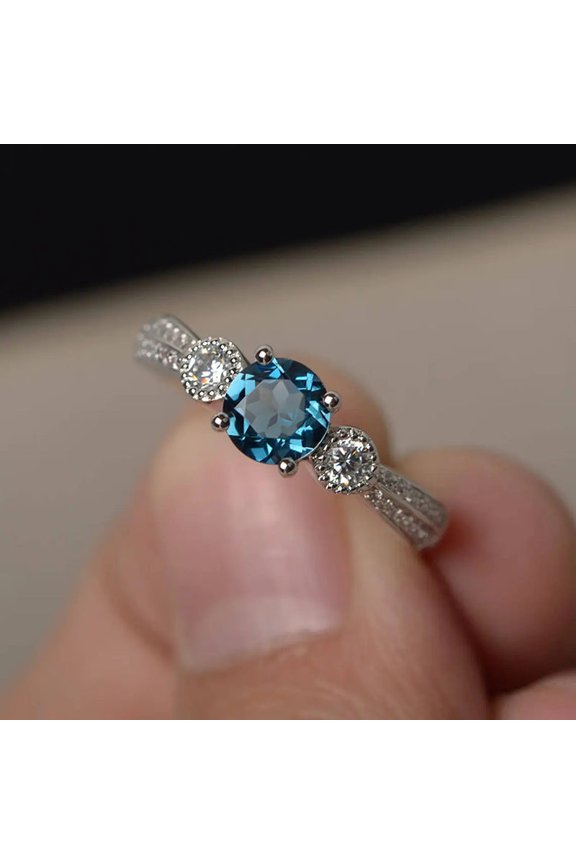 Womens Ring Geometric Circle Ring Zircon Inlaid Ring Copper Ring White Gold Color Ring for Women Elegant Jewelry Gift for Her Fashion Ring Statement Ring