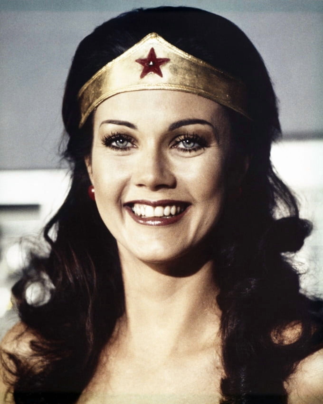 Wonder-Woman-Featuring-Lynda-