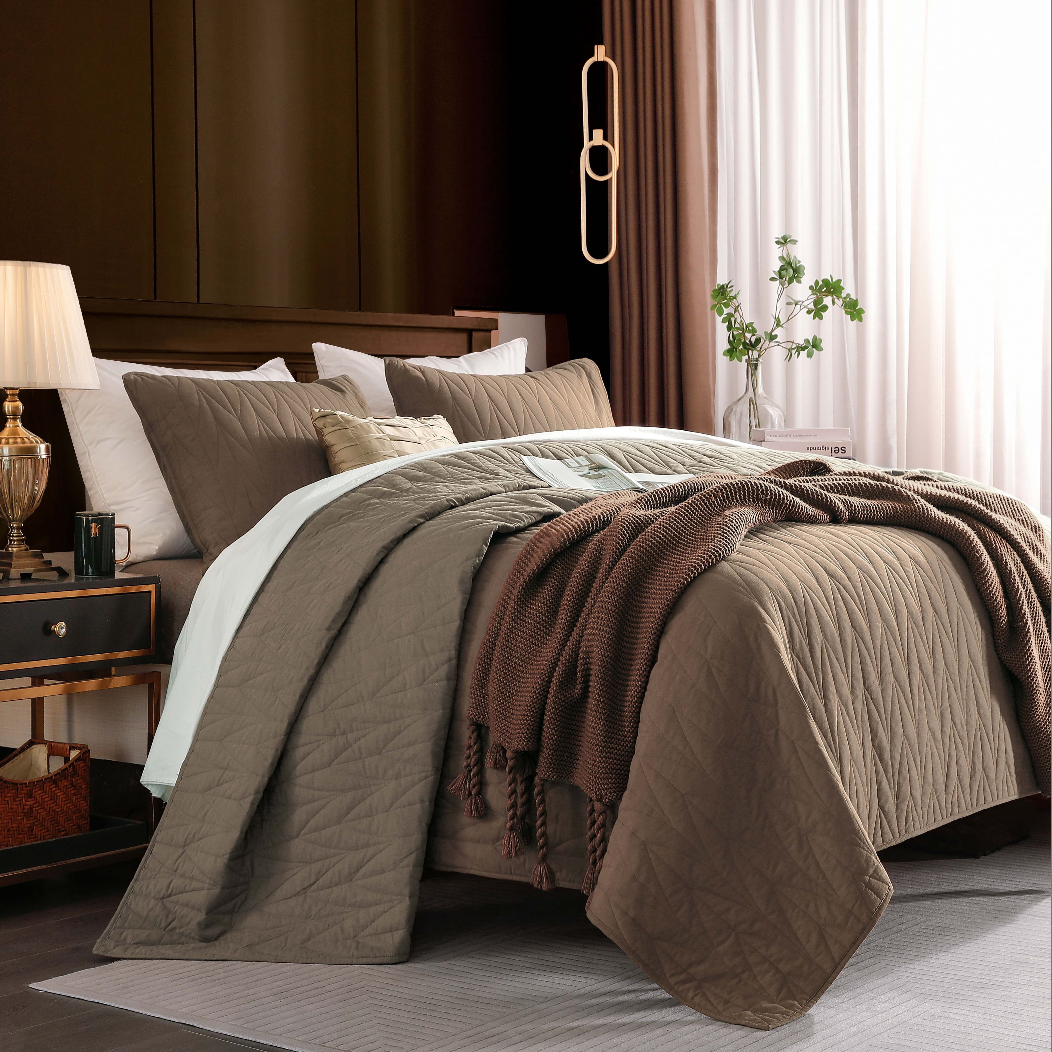 Reversible Light Brown Cotton Queen Quilt Set with Shams