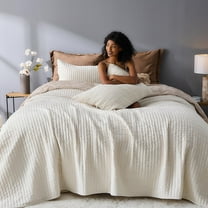 Wonderful Modern Stripe Velvet Quilt Set – 3-Piece Reversible Bedding, All-Season Softness