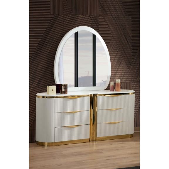 Wood 6-Drawer Dresser with Ample Space / Effective Bedroom Storage