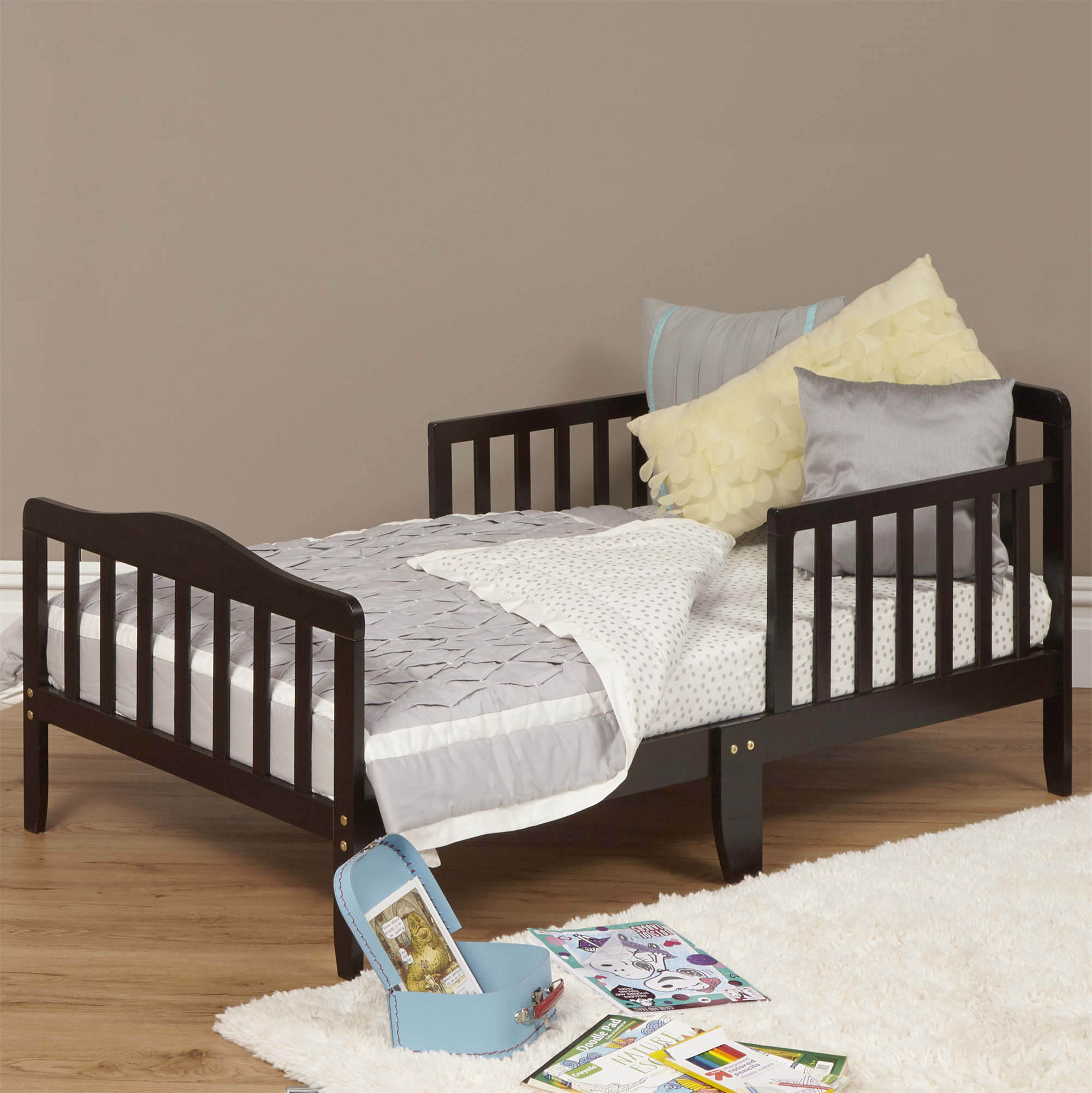 Wood Toddler Bed, Classic Design Toddler Bed with safety side rails