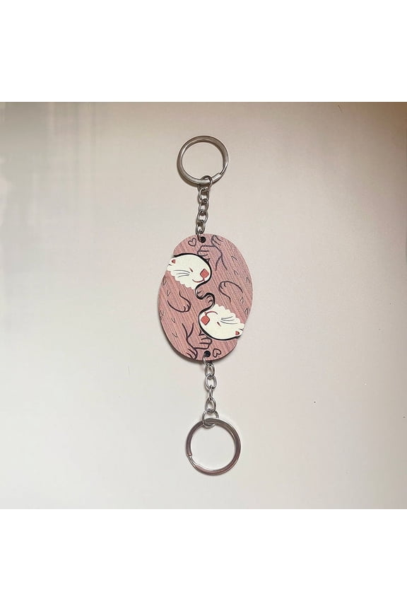 Wooden Couple Otter Keychain: Double-Sided Pastoral Design, Perfect Gift for Couples, Friends, or Valentine's Day, Gift Box Included