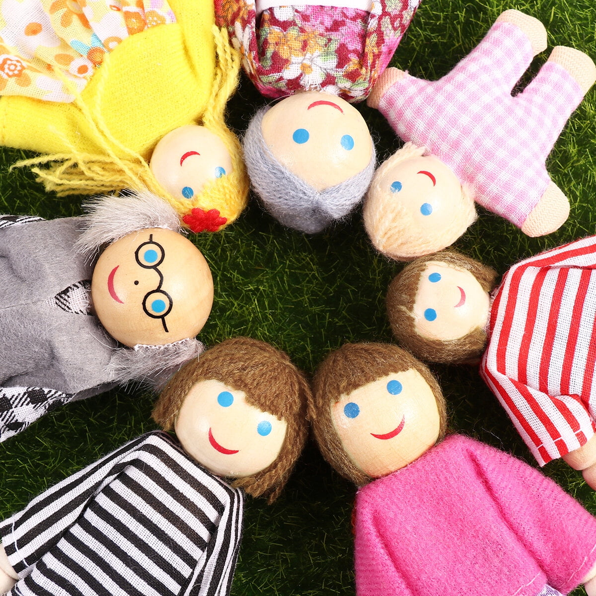 Wooden Dolls, TOYMYTOY 7pcs Wooden Dolls Pretend Play Set Dolls Family