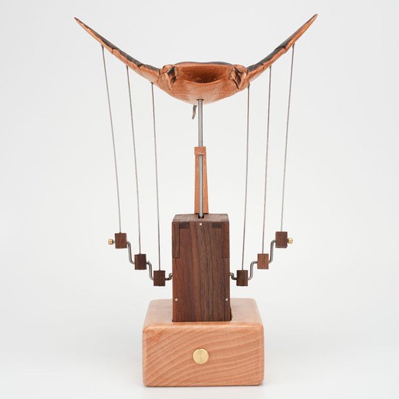 Wooden Manta Ray Bionic Kinetic Sculpture Dynamic Mechanical Marine Model with Moving Wings, USB Rechargeable Automaton Desk Decor for Adults