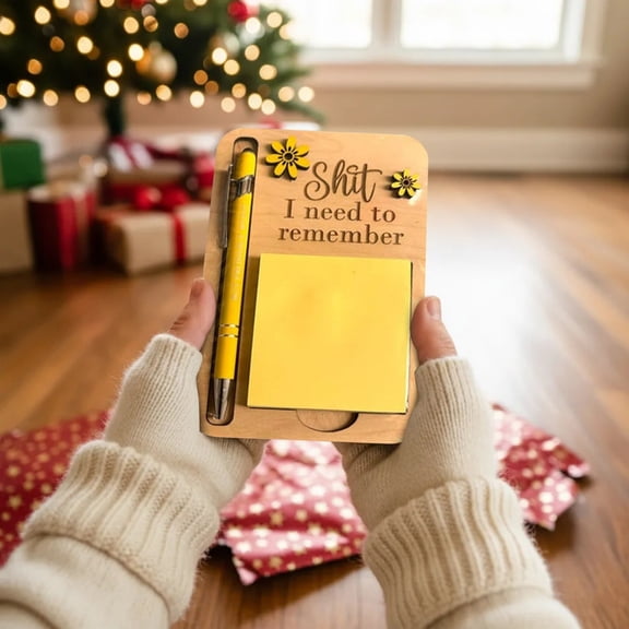 Wooden Memo Holder with Funny I Need To Remember Quote, Cute Yellow Desktop Organizer for Sticky Notes Pen, Humorous To Do List Reminder for Home Office Desk Decor
