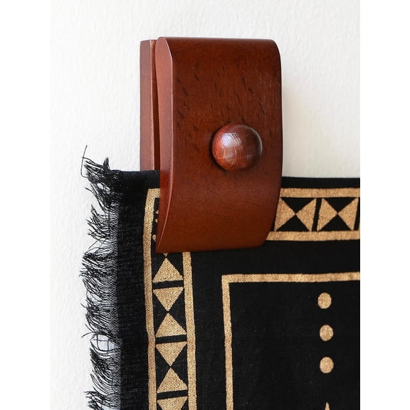 Wooden Quilt Hanger for Wall Display with 4 Large Clips and Hardware Brown