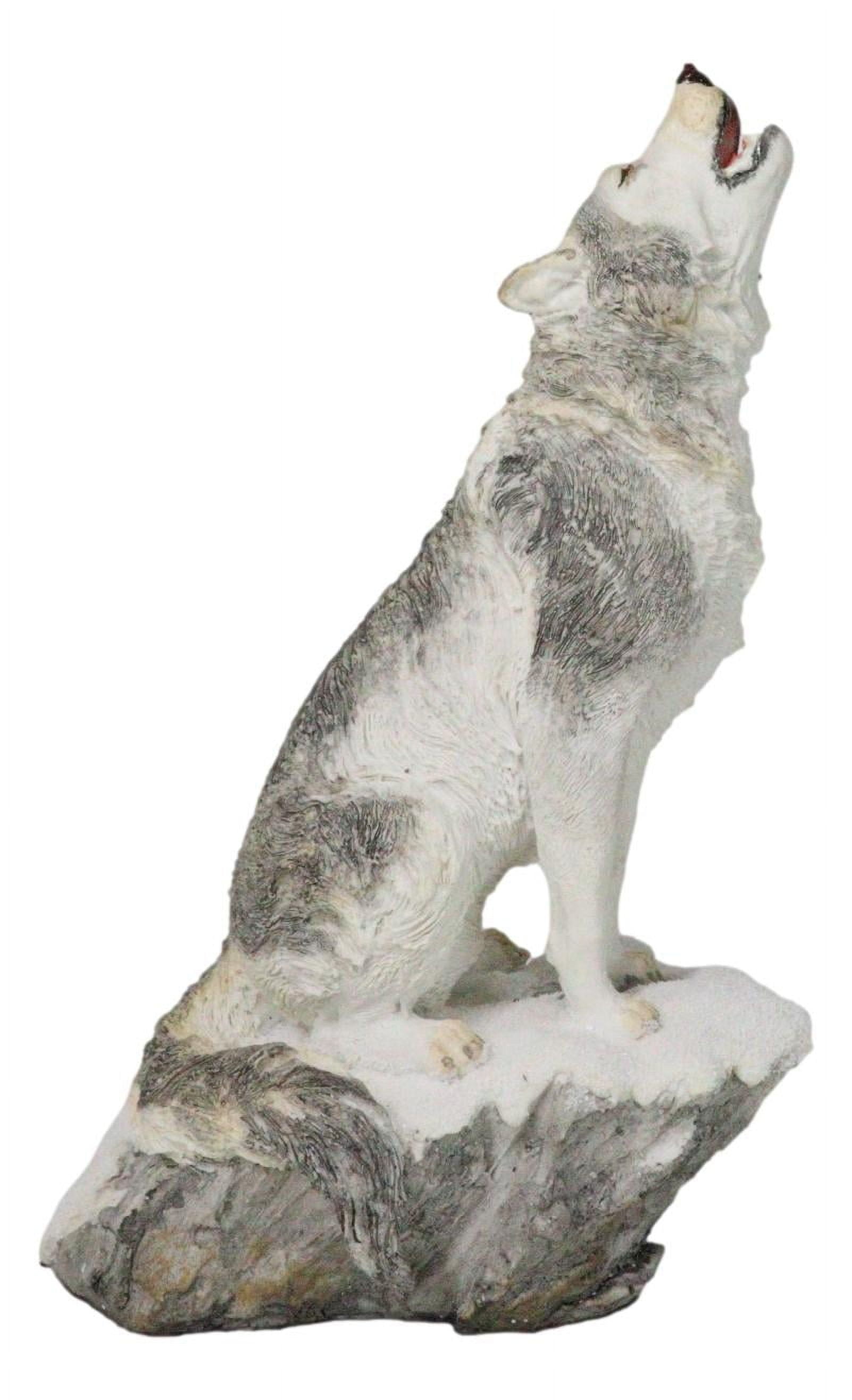 Woodlands Wildlife Mystical Alpha Snow Arctic Wolf Howling At The Moon ...