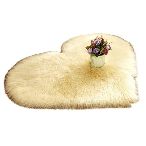 Wool Imitation Sheepskin Rug, 16x20 Inch Non Slip Shaggy Faux Fur Area Rugs for Bedroom, Plush Floor Mat, Heart Shaped Carpet for Nursery, Living Room, Home Decor