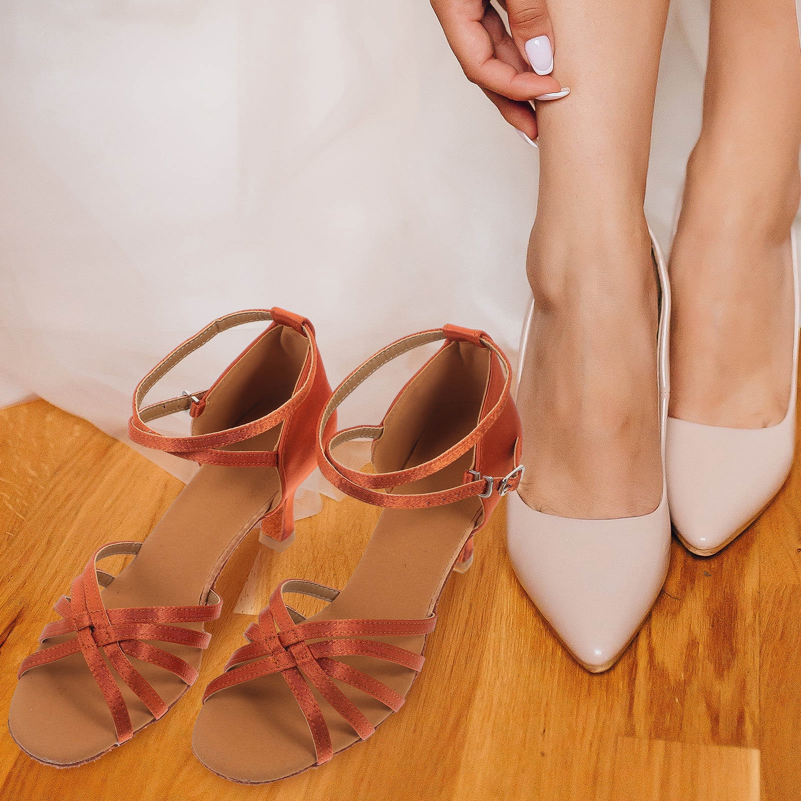 1 Pair of High-heeled Shoes Knotted Strap High Heels Latin Dancing Shoes for Lady - Size 39 (Golden)