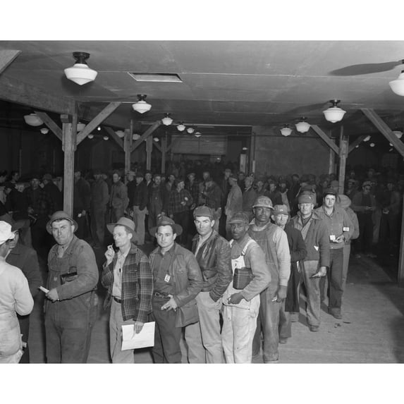 Workers Lined Up At The Hanford Reservation Of The Manhattan Project History (24 x 18)