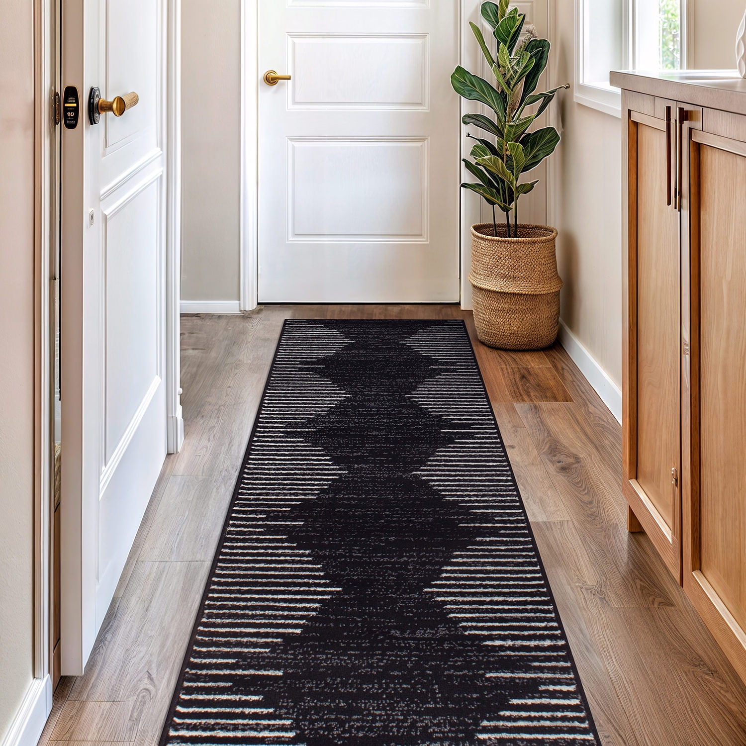 Black and White Synthetic Stripe Runner Rug, 2'7" x 6'