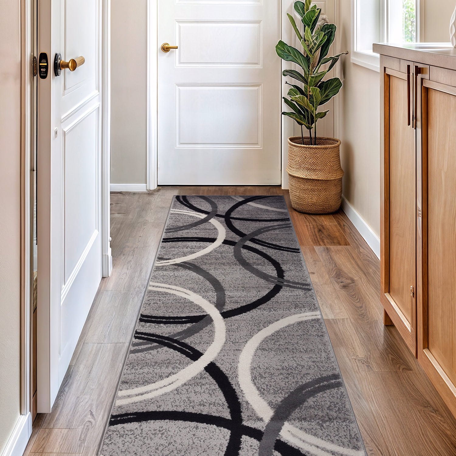 Gray Abstract Circles Design Synthetic Runner Rug 2'7" x 6'