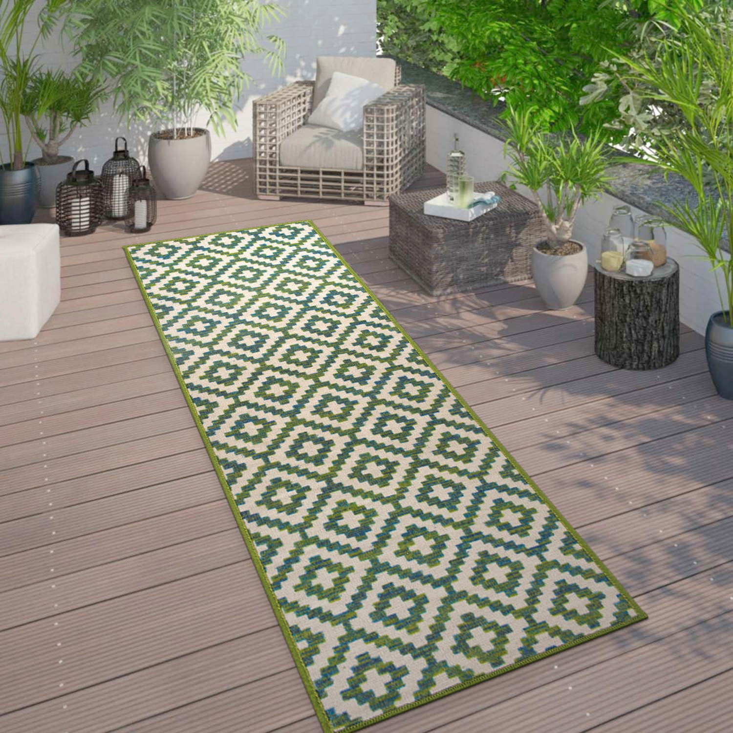 Green Geometric Trellis Indoor/Outdoor Nylon Runner Rug 2'x7'