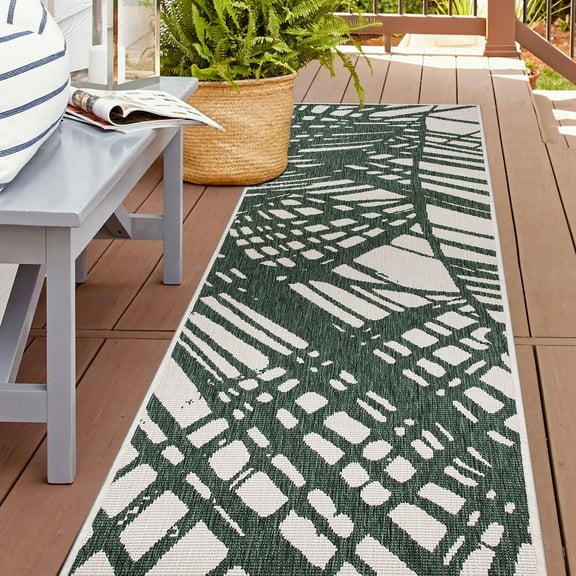 World Rug Gallery Contemporary Nature Inspired Tropical Leaves Reversible Indoor/Outdoor Area Rug - Green 2'x7'