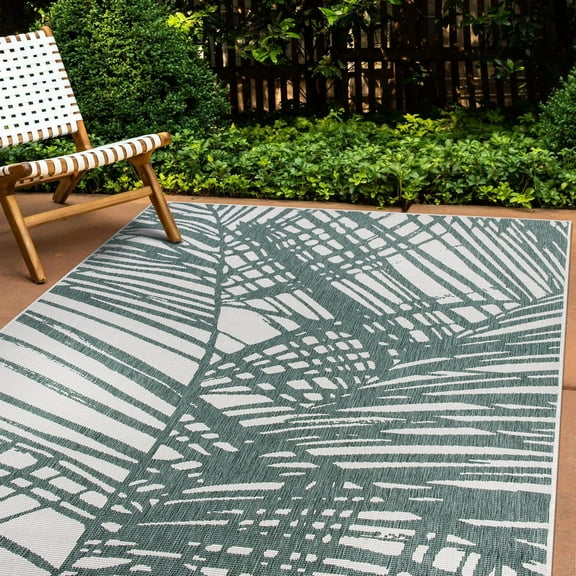 World Rug Gallery Contemporary Nature Inspired Tropical Leaves Reversible Indoor/Outdoor Area Rug - Green 5'x7'