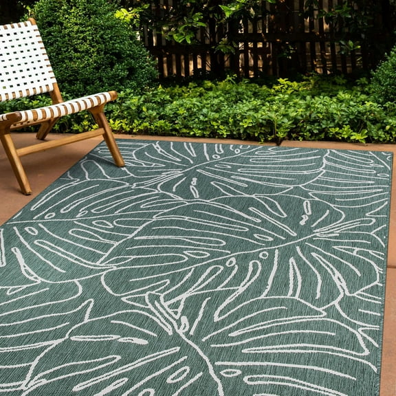 World Rug Gallery Contemporary Tropical Leaves Weather Resistant Reversible Indoor/Outdoor Area Rug - Green 5'x7'