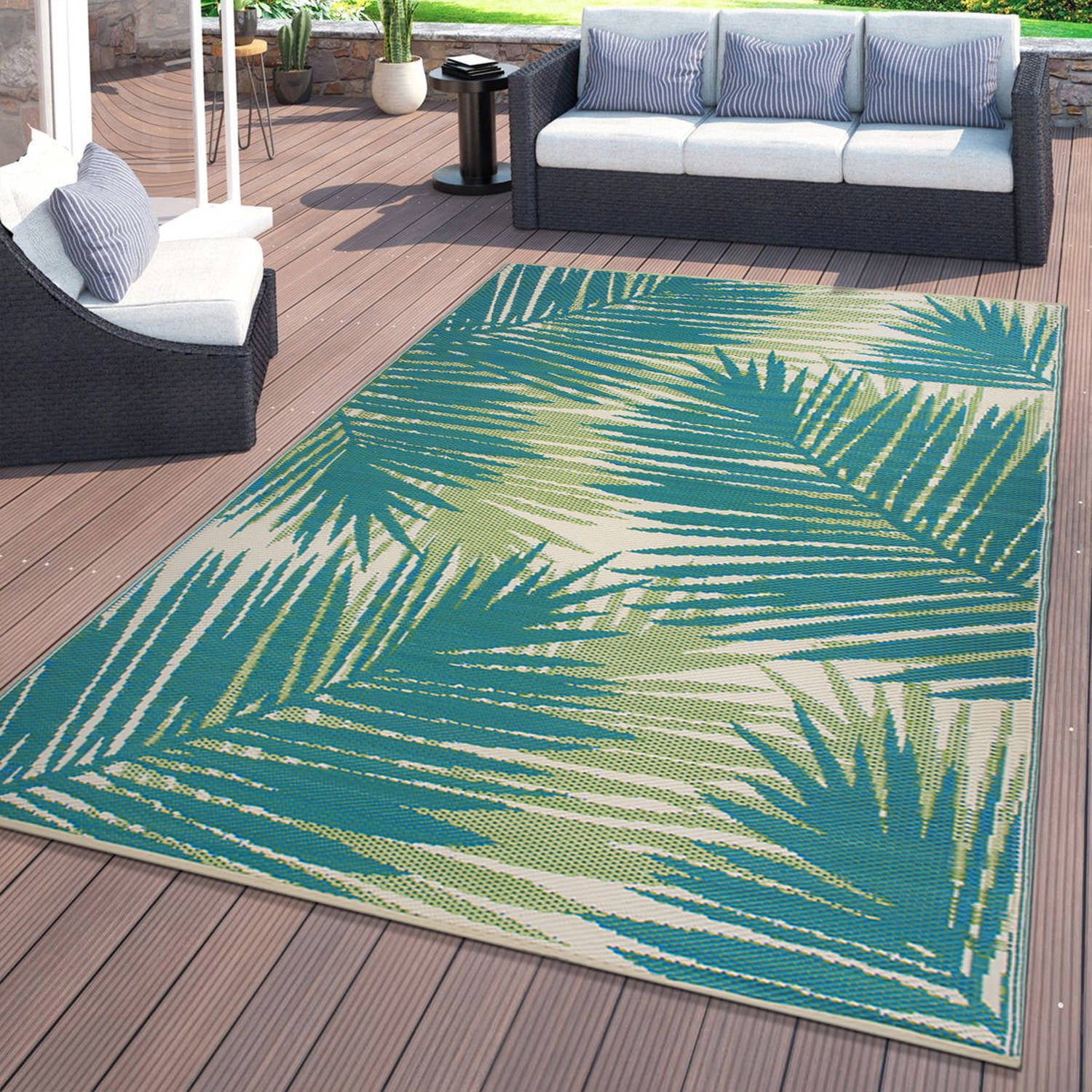 Green Tropical Floral Reversible Synthetic Indoor/Outdoor Rug 5' x 7'