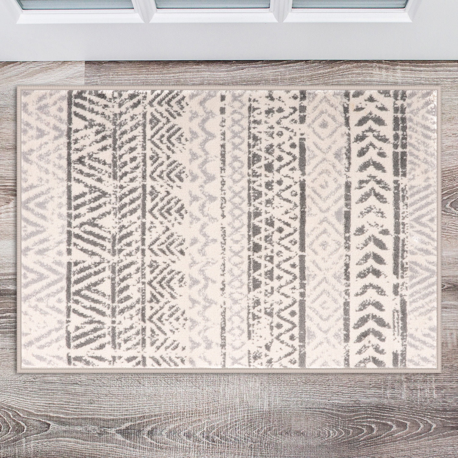 Gray and White Geometric Synthetic Reversible Area Rug 4' x 6'