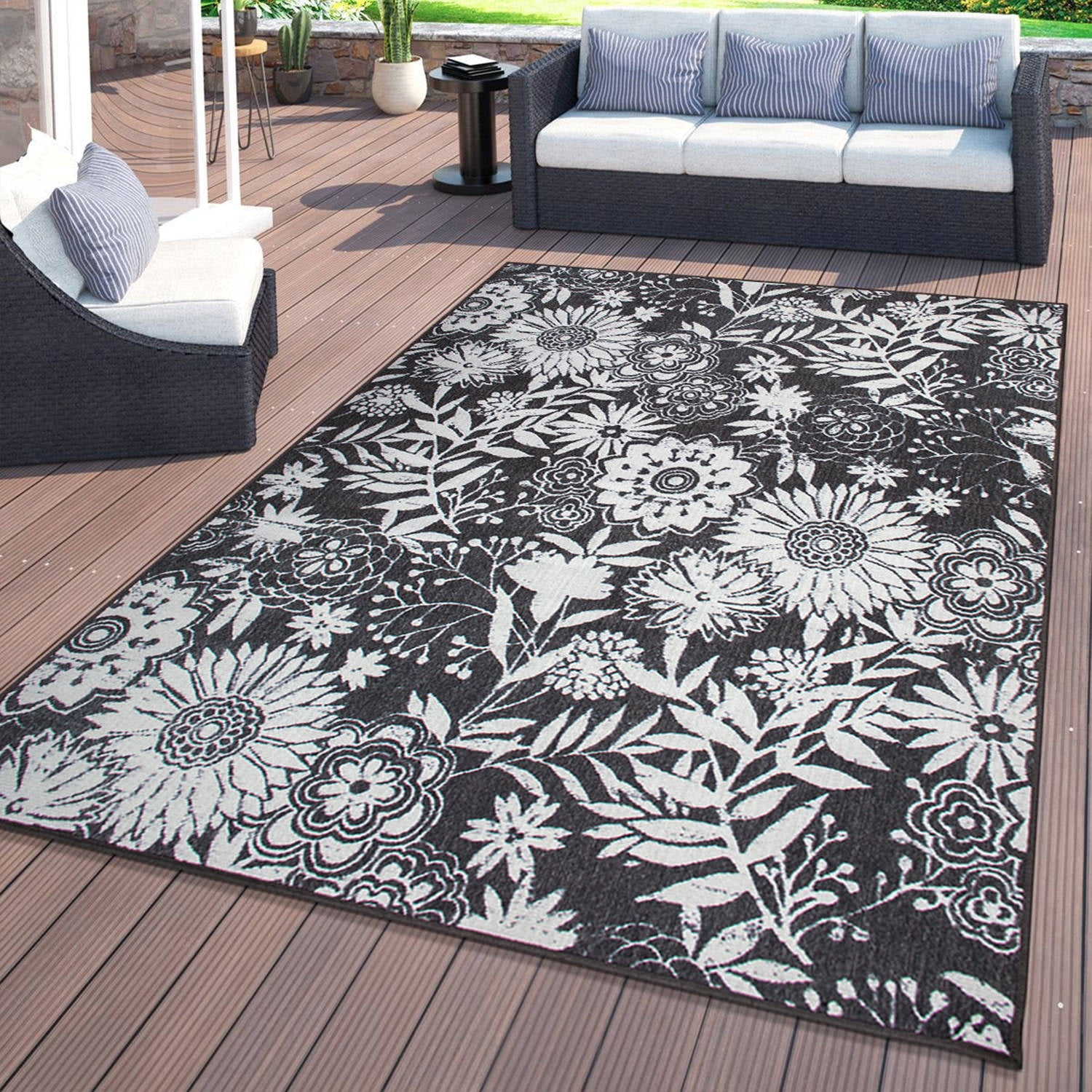 Gray and White Floral Synthetic 5' x 7' Indoor/Outdoor Area Rug