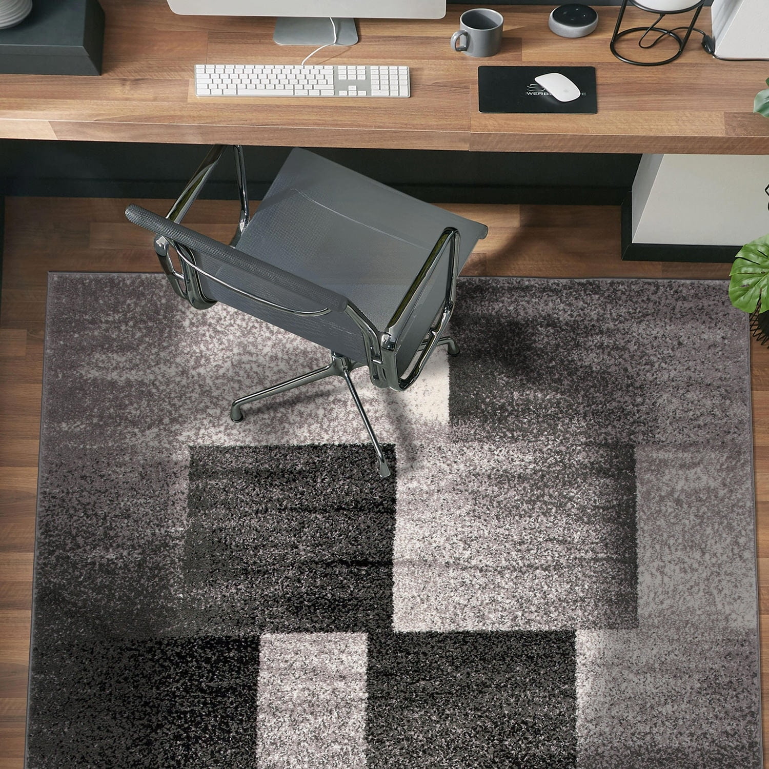 Gray Geometric Synthetic 8' x 10' Reversible Area Rug