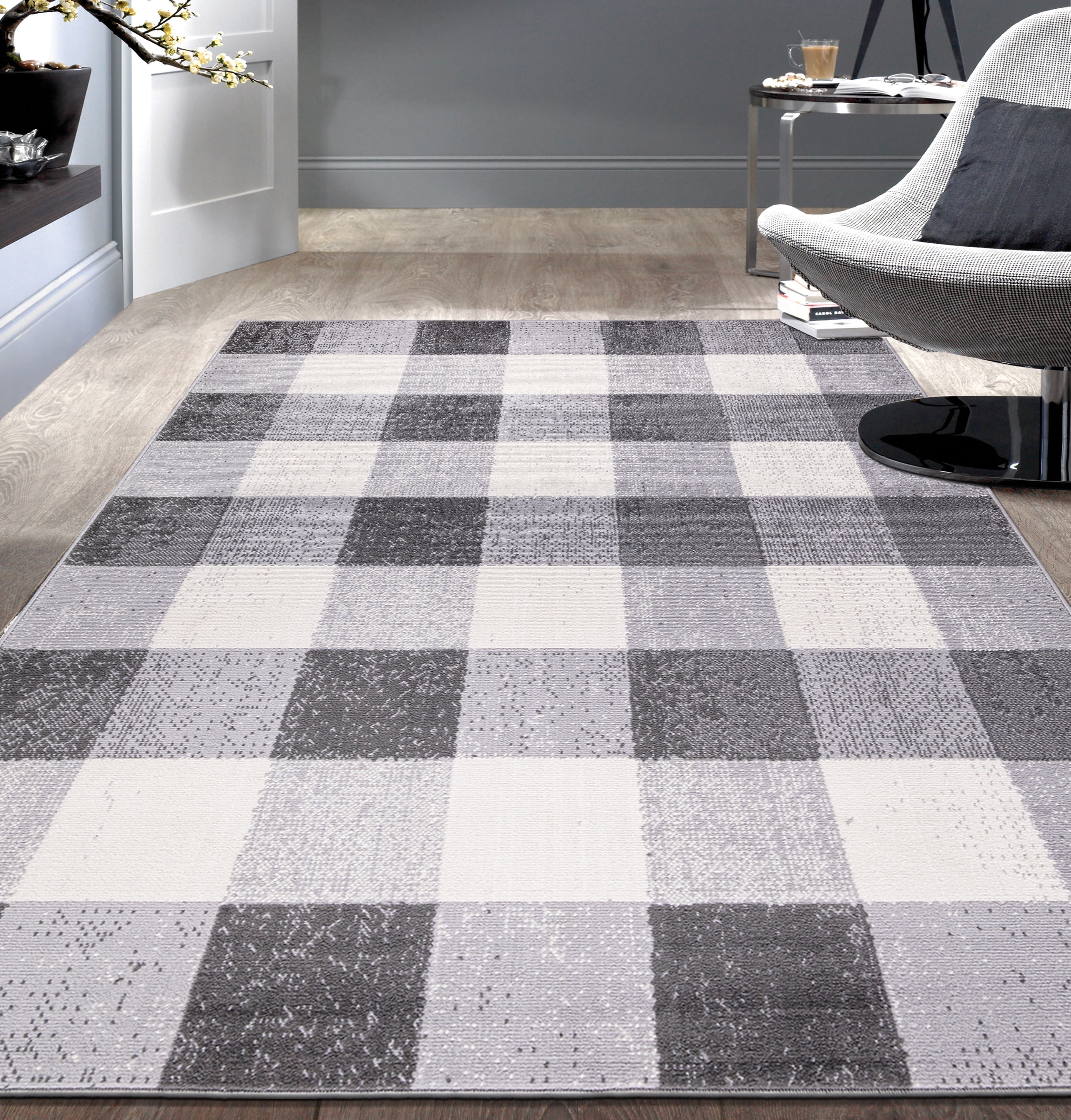 Gray and White Geometric Plaid Synthetic Area Rug 5' x 7'