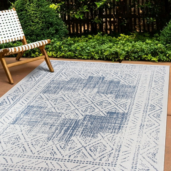 World Rug Gallery Transitional Bohemian Weather Resistant Reversible Indoor/Outdoor Area Rug - Blue 5'x7'