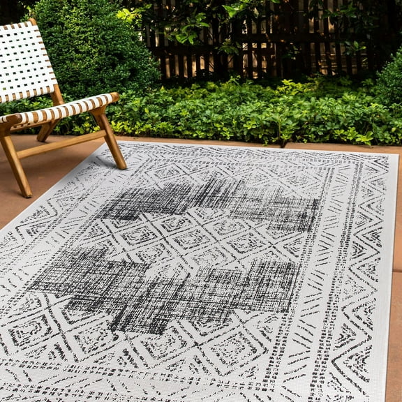 World Rug Gallery Transitional Bohemian Weather Resistant Reversible Indoor/Outdoor Area Rug - Gray 5'x7'