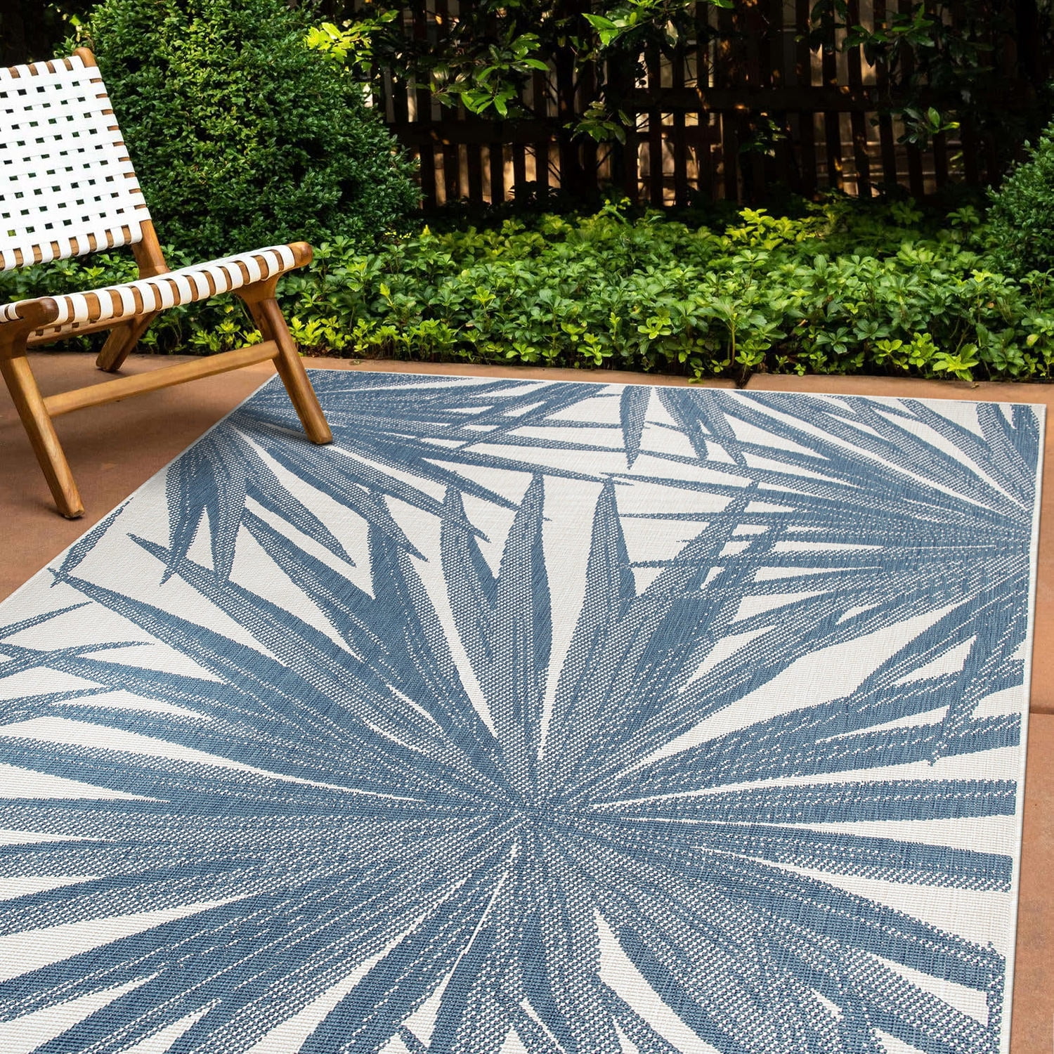 Blue and White Tropical Leaves Reversible Synthetic Area Rug 5' x 7'