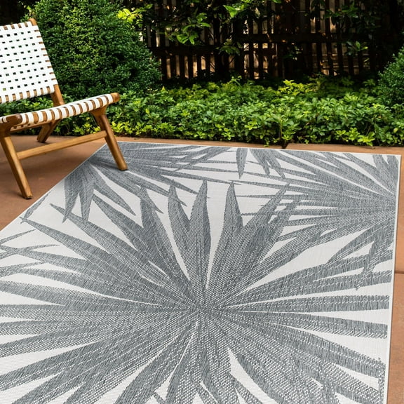 World Rug Gallery Tropical Leaves Nature Inspired Reversible Indoor/Outdoor Area Rug - Gray 5'x7'