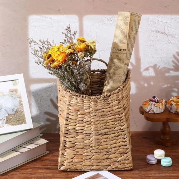 Woven Hanging Basket Water Hyacinth Hanging Wall Basket Portable Wicker Handmade Baskets Front Door Hanger Baskets Wreath for Plants Door Baskets with Handle for Garden Farmhouse Home Flowers