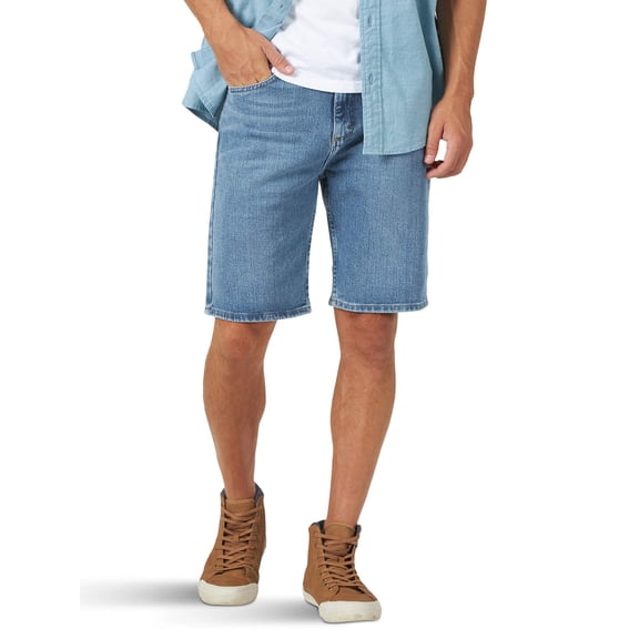 Wrangler Authentics Men's Classic Relaxed Fit Five Pocket Jean Short, Light Wash Flex, 33