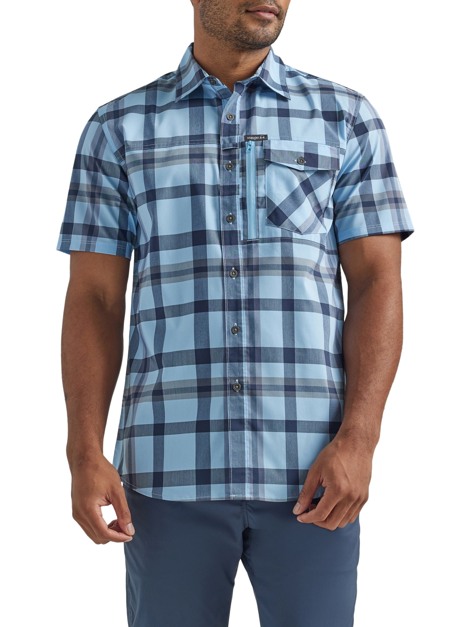 Wrangler Men's Outdoor Short Sleeve Zip Pocket Shirt with UPF 40