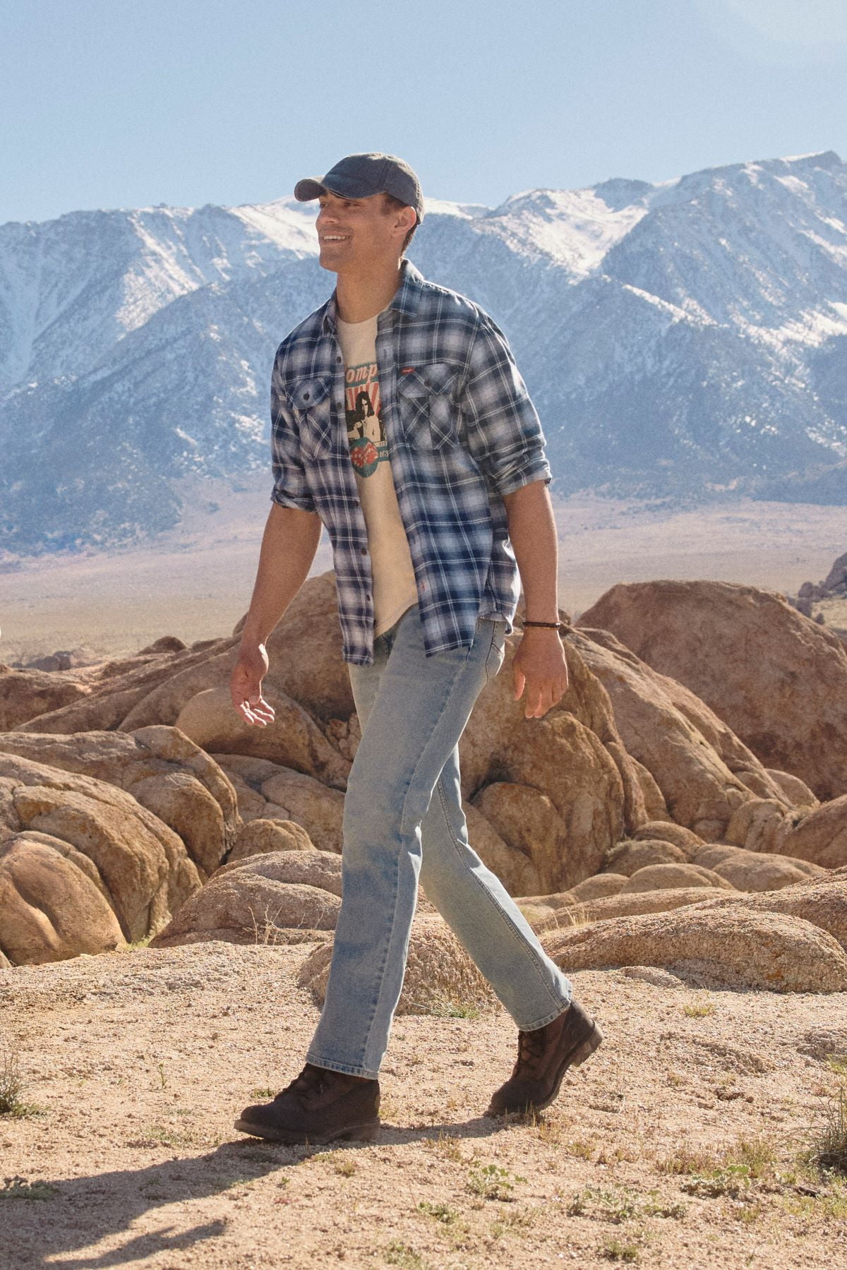 Wrangler Men's Slim Straight Fit Jean with Stretch