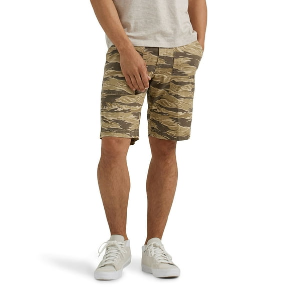 Men's Wrangler 9" Camden Utility Shorts Color: Tiger Brown Camo Size: 34
